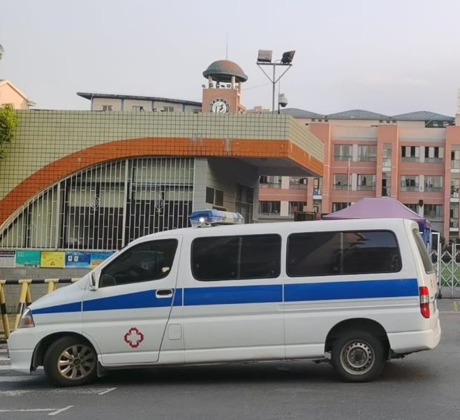 鼓楼救护车出租护送骨折病人一公里多少钱